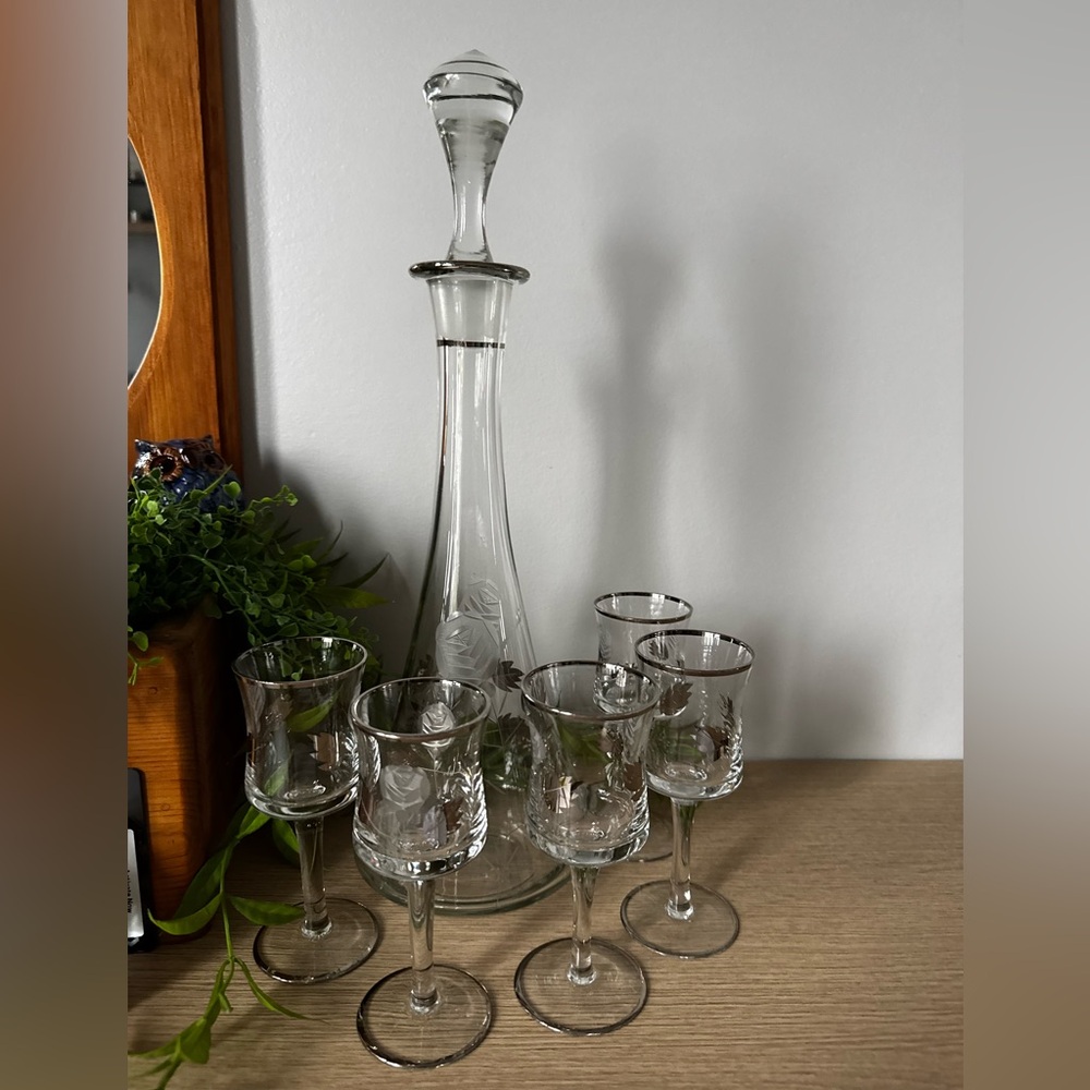Elegant Glass Decanter Set with Etched and Silver Design